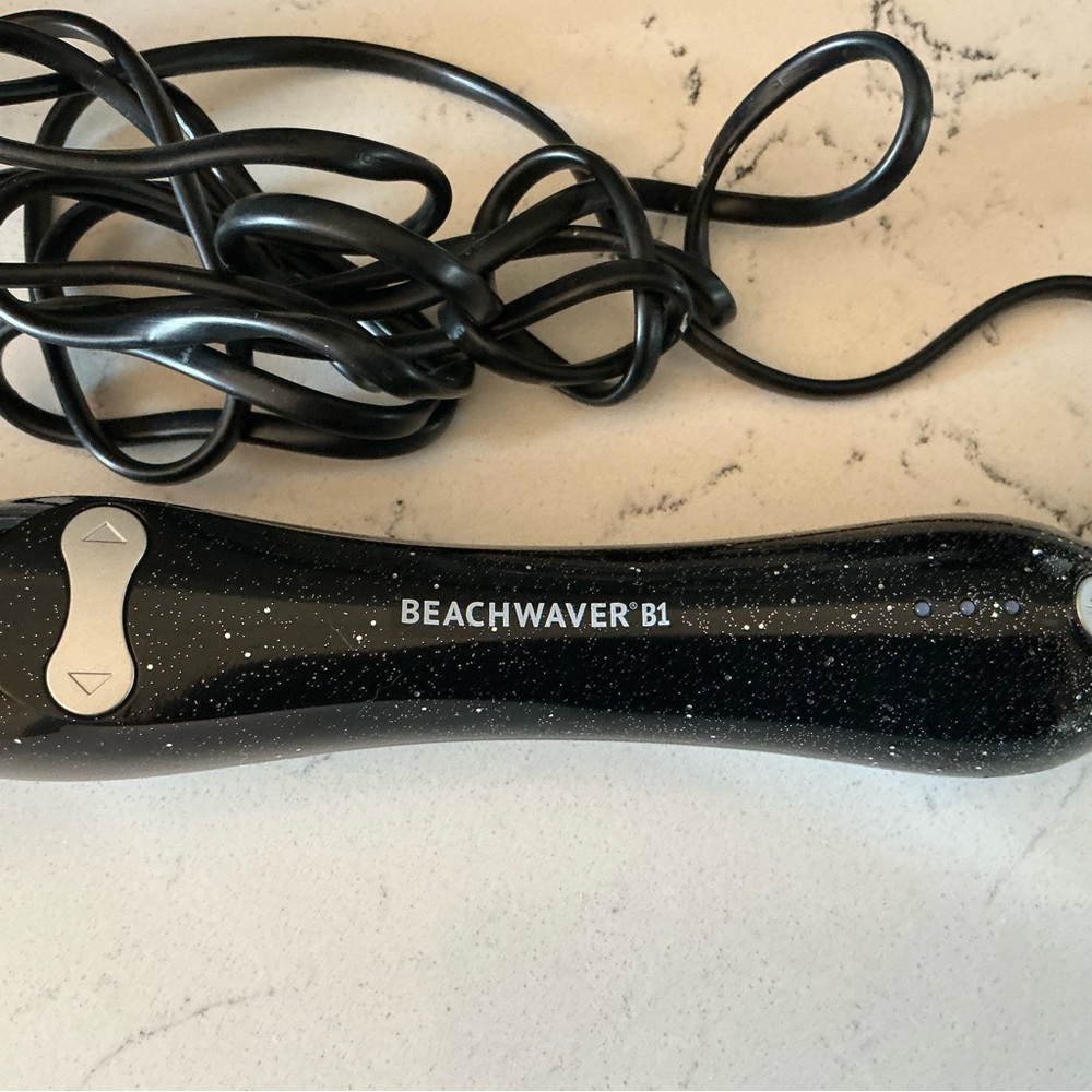 Beachwaver B1 rotating curling iron in black glitter 1”Model no. BW16H2